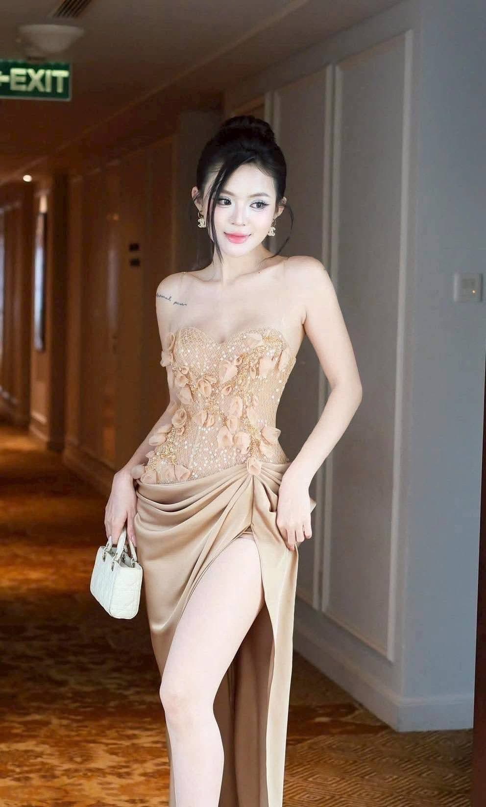 เดรสโกลเด้นโรส